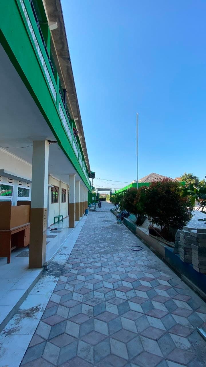 Korridor Luar Gedung
