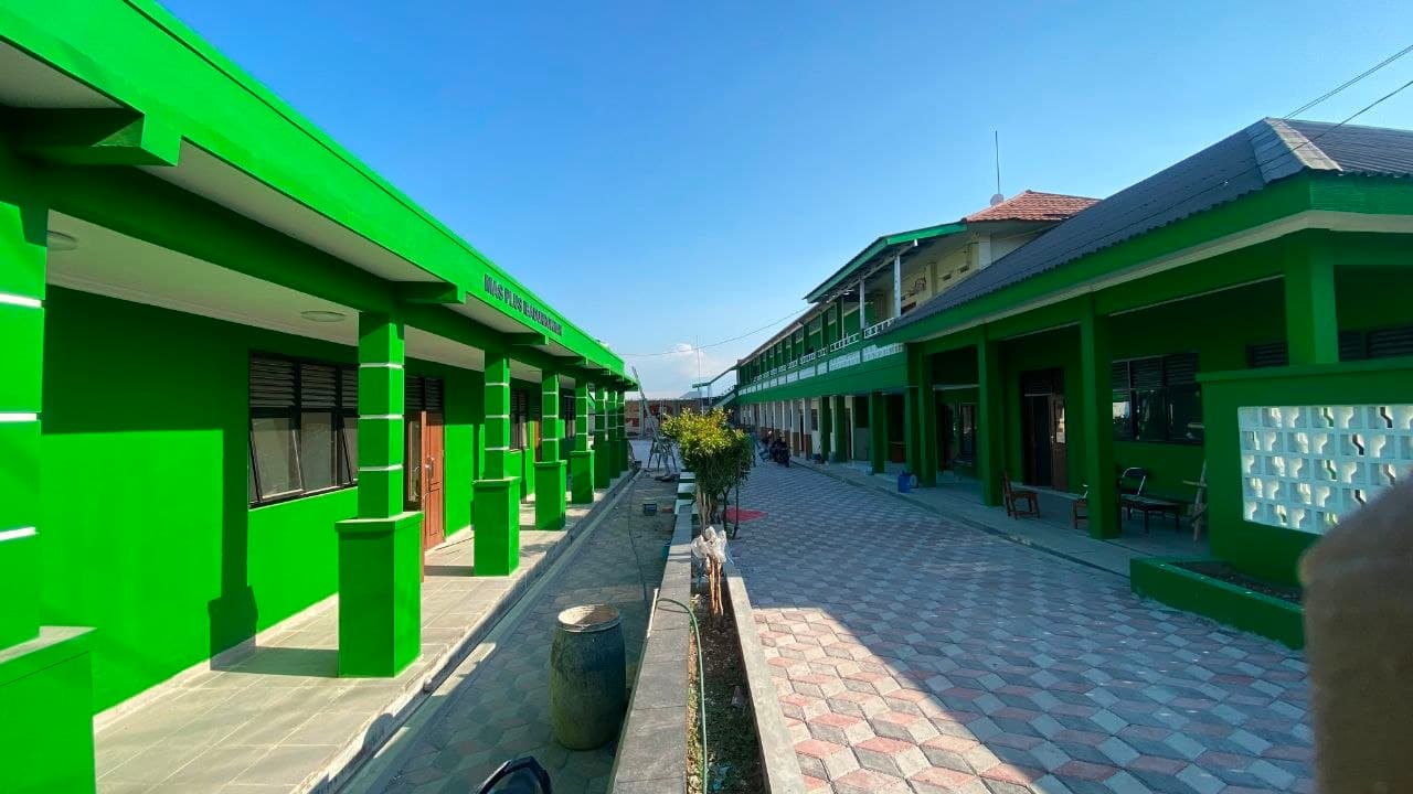 Area Depan SMK Plus Ibadurrohman